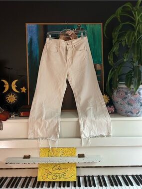 American Eagle White High Rise Straight Leg Jeans Raw Hem Size 6 Cotton Denim